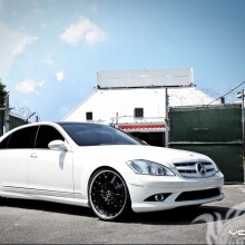 Mercedes blanche de luxe télécharger la photo