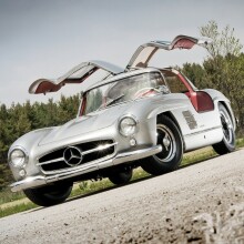 Na foto do perfil baixe a foto de um prestigioso Mercedes branco
