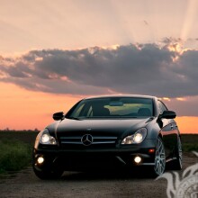 Na foto do perfil, baixe uma foto de um prestigioso Mercedes alemão para um cara