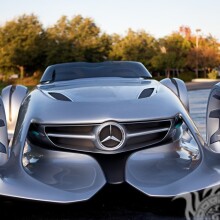 На аватарку завантажити фото прикольний сріблястий Mercedes для хлопця