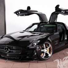 Baixe a foto de uma luxuosa Mercedes preta com portas de levantamento em sua foto de perfil