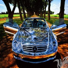 Laden Sie das Foto von glänzendem Mercedes auf Ihr Profilbild herunter