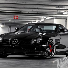 Laden Sie auf dem Profilbild ein Foto eines atemberaubenden schwarzen Mercedes für einen Kerl herunter
