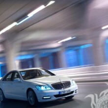 Schönes weißes Mercedes-Download-Foto auf Ihrem Profilbild