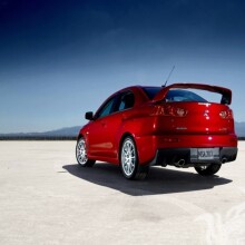 Descargar elegante foto roja de Mitsubishi para foto de perfil de niña