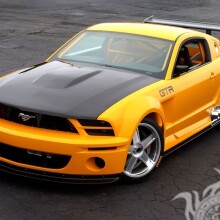 Потрясающий желтый Ford Mustang скачать фото на аву для парня