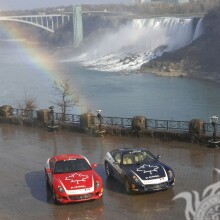 Завантажити фото для аватарки пара крутих машин біля водоспаду