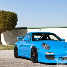 Foto na foto do perfil do Porsche azul frio