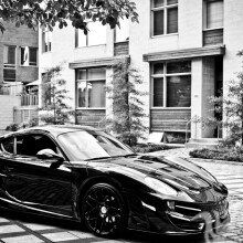 Photo on the profile picture for TikTok cool black Porsche