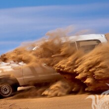Foto legal em seu carro avatar do Instagram na areia