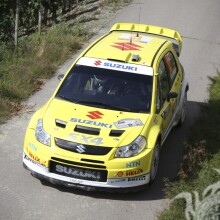 Cooles Foto auf Ihrem gelben Rallye-Auto Ihres YouTube-Avatars
