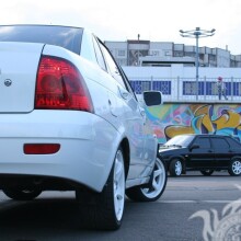 Photo of a white car on an avatar for a guy free download