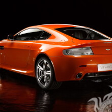 Téléchargez pour une fille une photo d'une voiture orange sur un avatar gratuitement