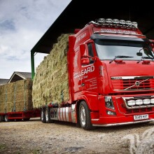Excellent tracteur Volvo rouge télécharger une photo sur l'avatar pour WatsApp