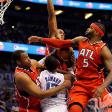 Laden Sie ein Foto der NBA-Spiele auf den Avatar des Mannes herunter