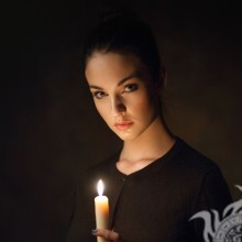 Dark avatar with a brunette in VK