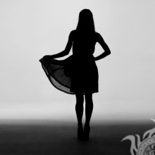 Avatar de silhueta feminina em preto e branco para a página