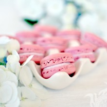 Десертное розовое печенье