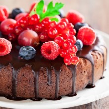 Cake with berries download