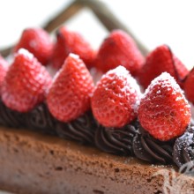 Brownie au chocolat aux fraises entières
