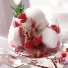 Crème glacée dessert aux framboises