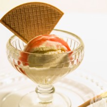 Crème glacée dessert avec gaufre