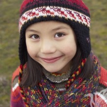 Азиатка девочка в шапке на аватар
