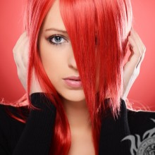 Девушка с красными волосами на аву