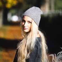Photo of a blonde in a hat for icon in VK