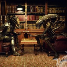 Alien vs Predator jouant à un avatar d'échecs
