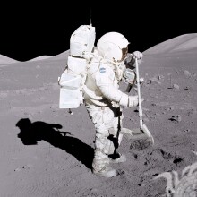 Astronaut auf dem Mond Avatar Foto herunterladen