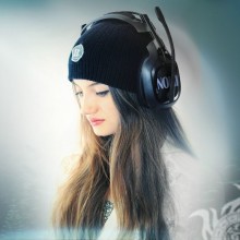 Cool avatar con una chica en auriculares