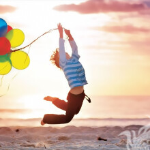 Ребенок с воздушными шарами картинка на аву