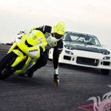 Foto eines Fahrers auf einem Motorrad-Avatar herunterladen
