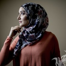 Mujer musulmana con velo en avatar
