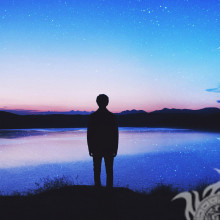 Cielo estrellado en el lago avatar de chico solitario