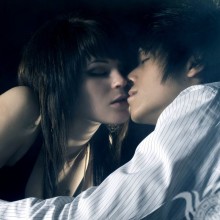 Поцілунок дівчина і хлопець на аватар