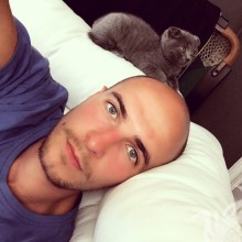 Фото парня с котом