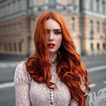 Ава рыжая с длинными волосами