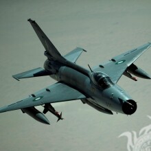 Avião militar com foto de avatar grátis para rapaz