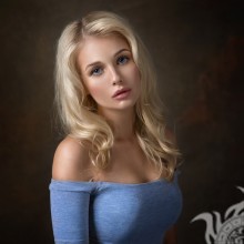 Beautiful blonde photo for icon download