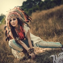 Menina vestida de índia em um avatar