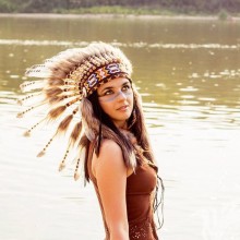 Chica con plumas indias en descarga de avatar