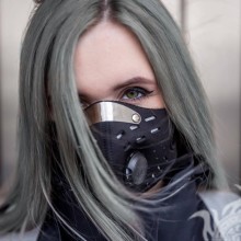 Garota com máscara de gás no avatar