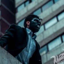 Mann im schwarzen Masken-Avatarbild