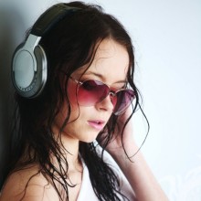 Download girl in headphones for icon