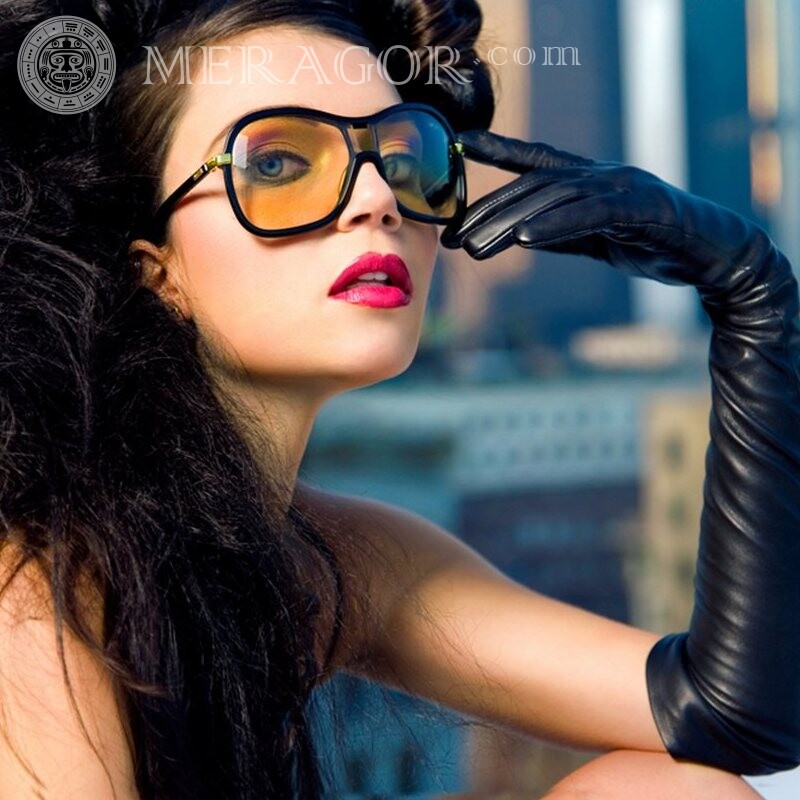 Гламурная девушка в очках фото на аватар скачать Гламурные Брюнетки В очках
