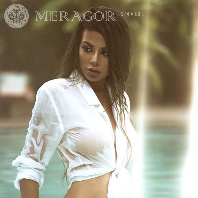 Baixar foto sexy de uma garota em uma blusa justa no avatar Eróticos Negros Morenas Meninas adultas