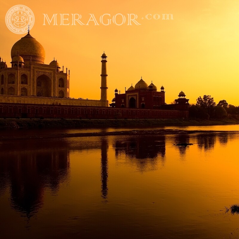 Taj Mahal bei Sonnenuntergang auf Profil Gebäude