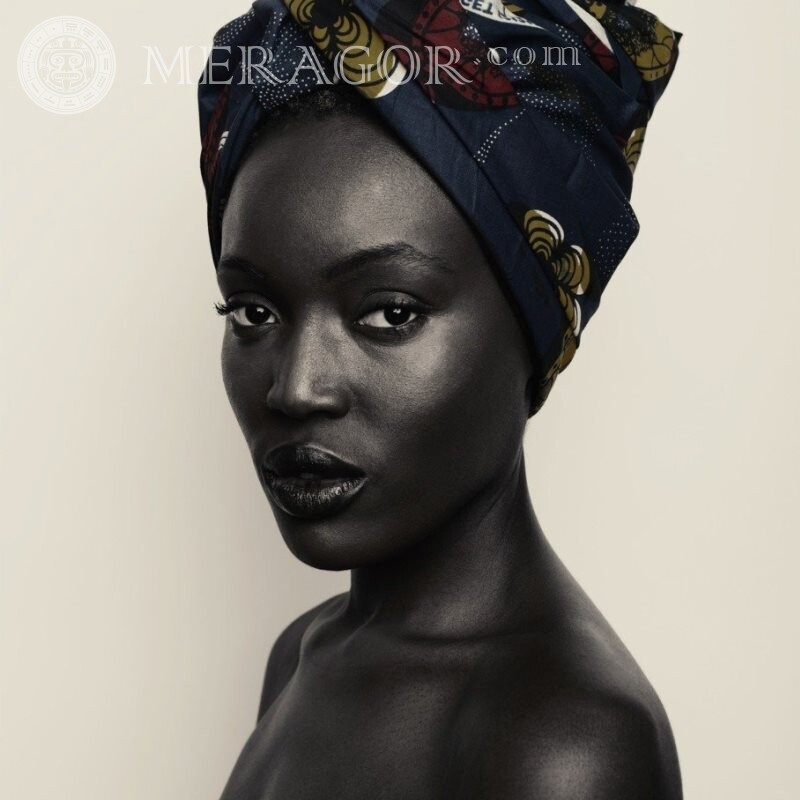 Mujeres africanas Fotos de stock e imágenes sin royalties Negros Rostros de mujeres
